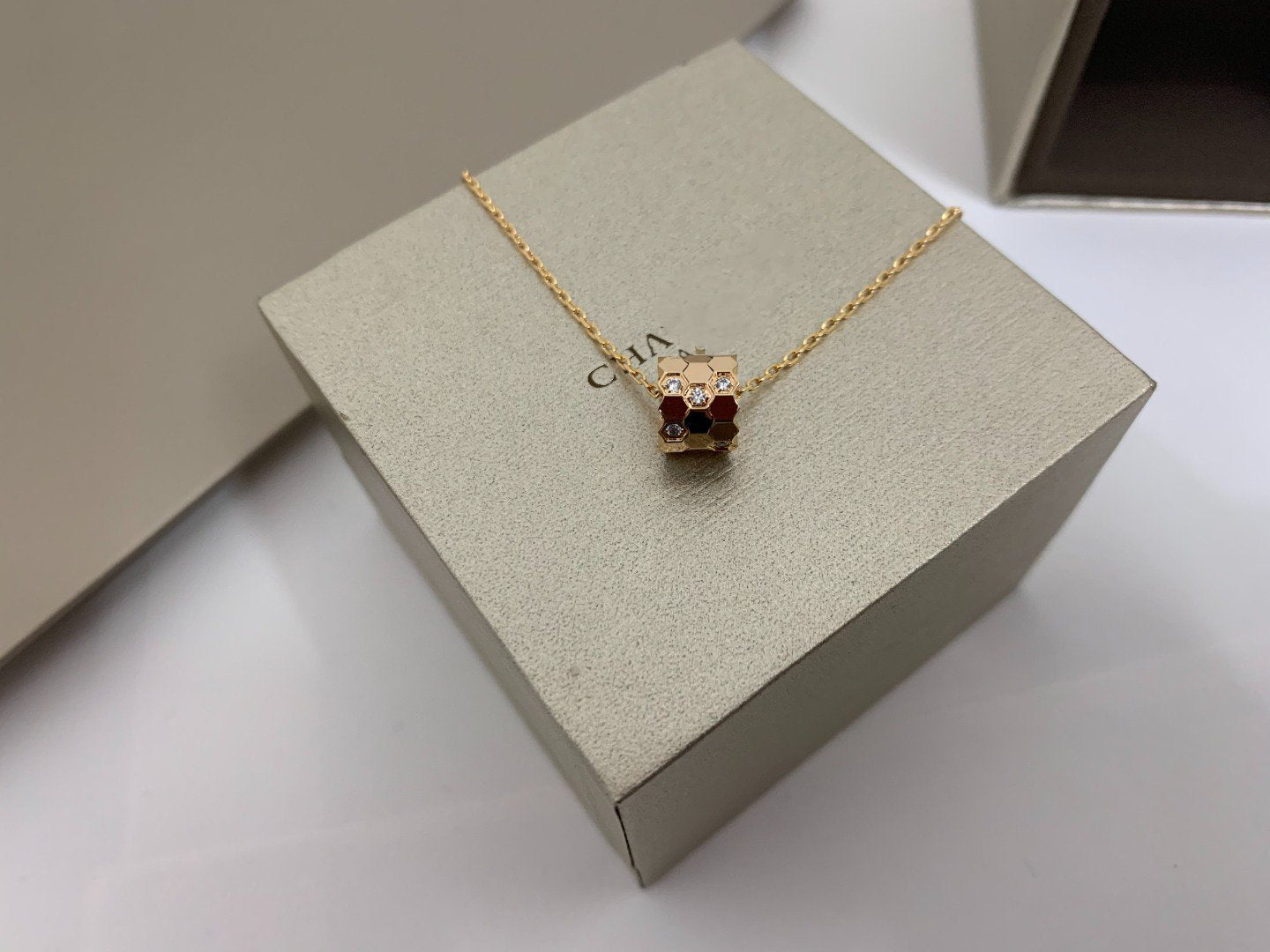 [Zalyn]BEE LOVE DIAMOND NECKLACE