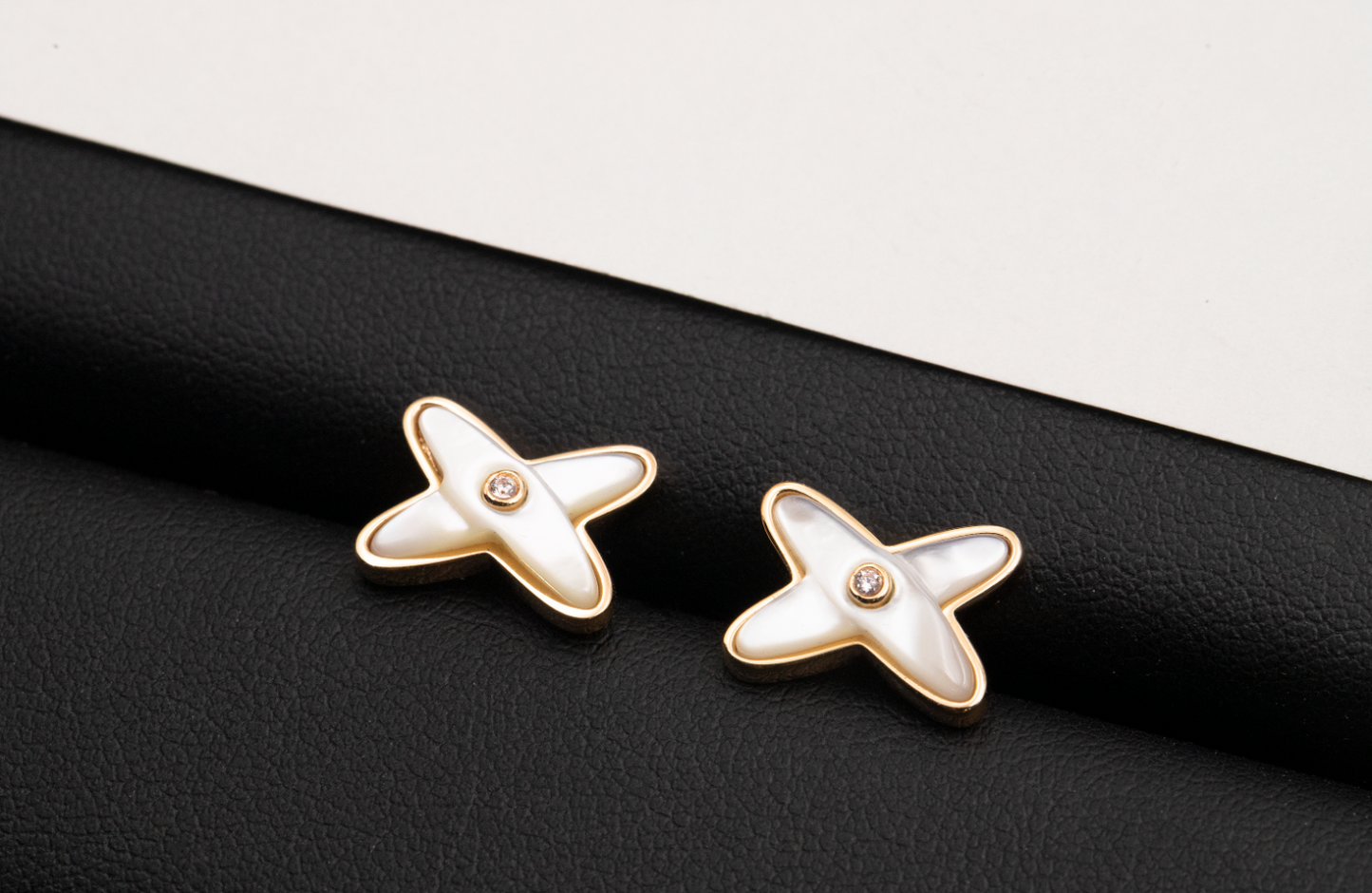 [Zalyn]JEUX DE WHITE MOP ROSE GOLD DIAMOND EARRINGS