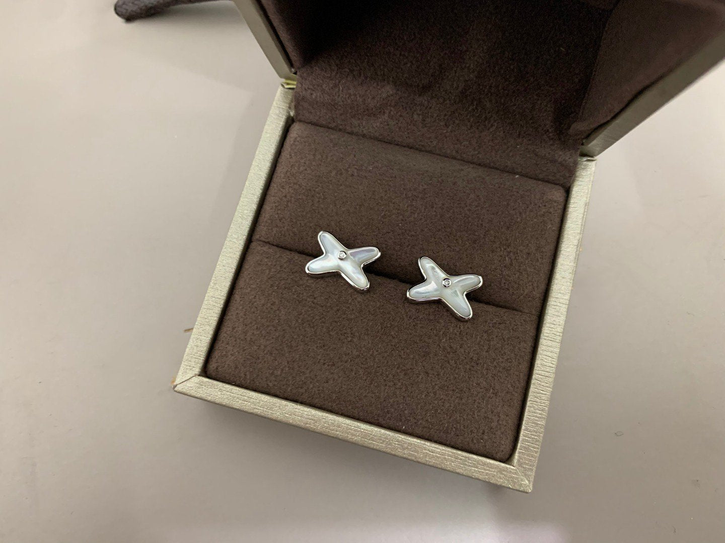 [Zalyn]JEUX DE WHITE MOP SILVER DIAMOND EARRINGS