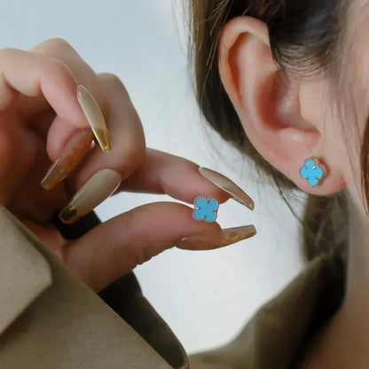 [Zalyn Jewelry ]CLOVER MINI 9.5MM ONYX STUD EARRINGS SILVER