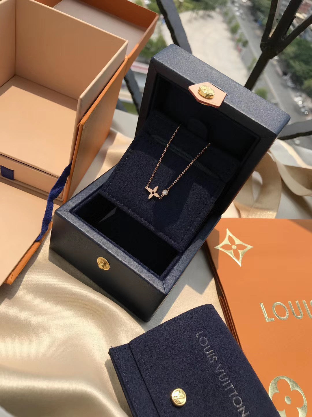 [Zalyn]BLOSSOM PENDANT ROSE GOLD AND DIAMOND