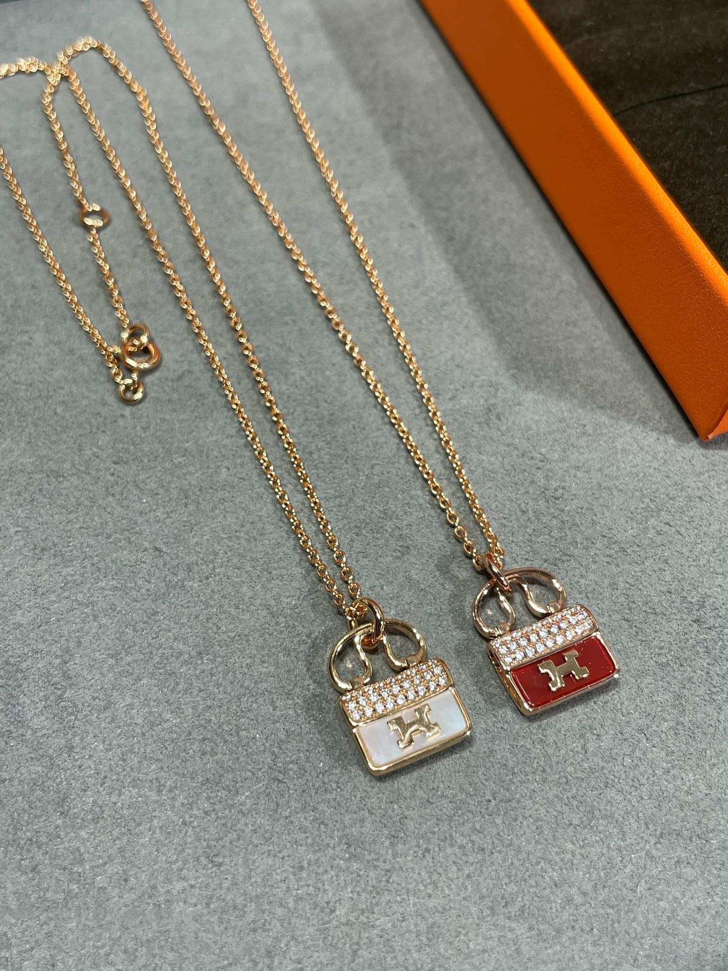 [Zalyn]H CIRCE MOISSANITE PENDANT NECKLACE GOLD