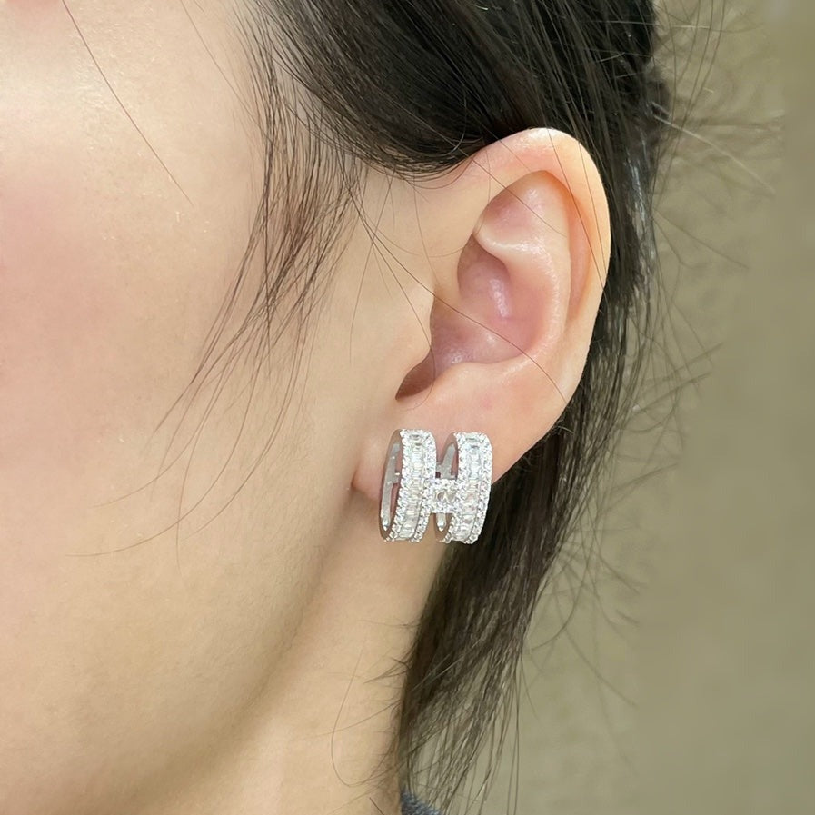 [Zalyn]H STUD EARRINGS WITH SILVER DIAMONDS
