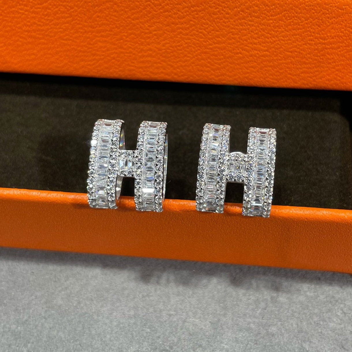 [Zalyn]H STUD EARRINGS WITH SILVER DIAMONDS