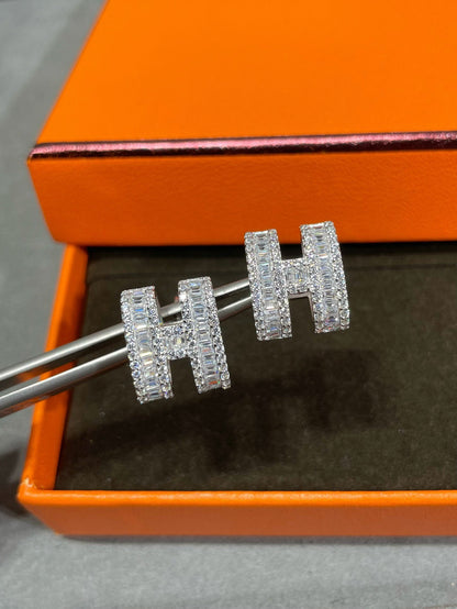 [Zalyn]H STUD EARRINGS WITH SILVER DIAMONDS