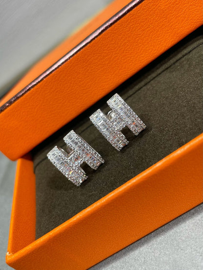 [Zalyn]H STUD EARRINGS WITH SILVER DIAMONDS