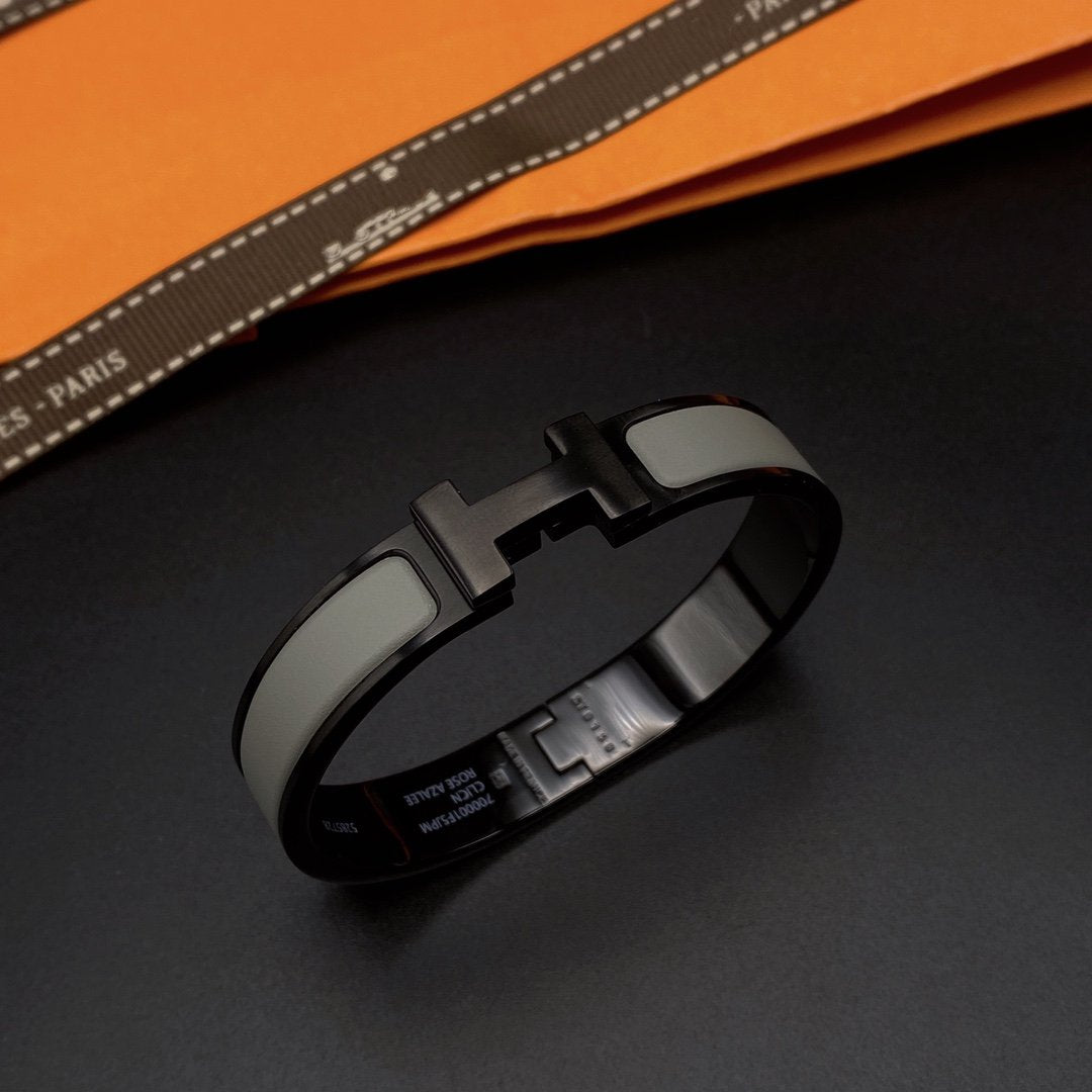 [Zalyn]CLIC HM SO BLACK GREY BRACELET