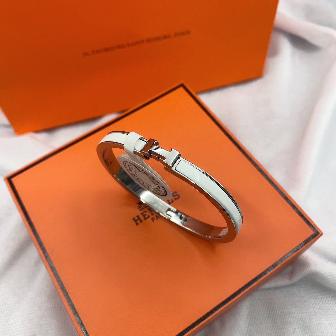 [Zalyn]CLASSIC HM CLIC WHITE 8MM ENAMEL BRACELET