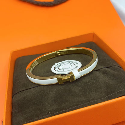 [Zalyn]CLASSIC HM CLIC WHITE 8MM ENAMEL BRACELET