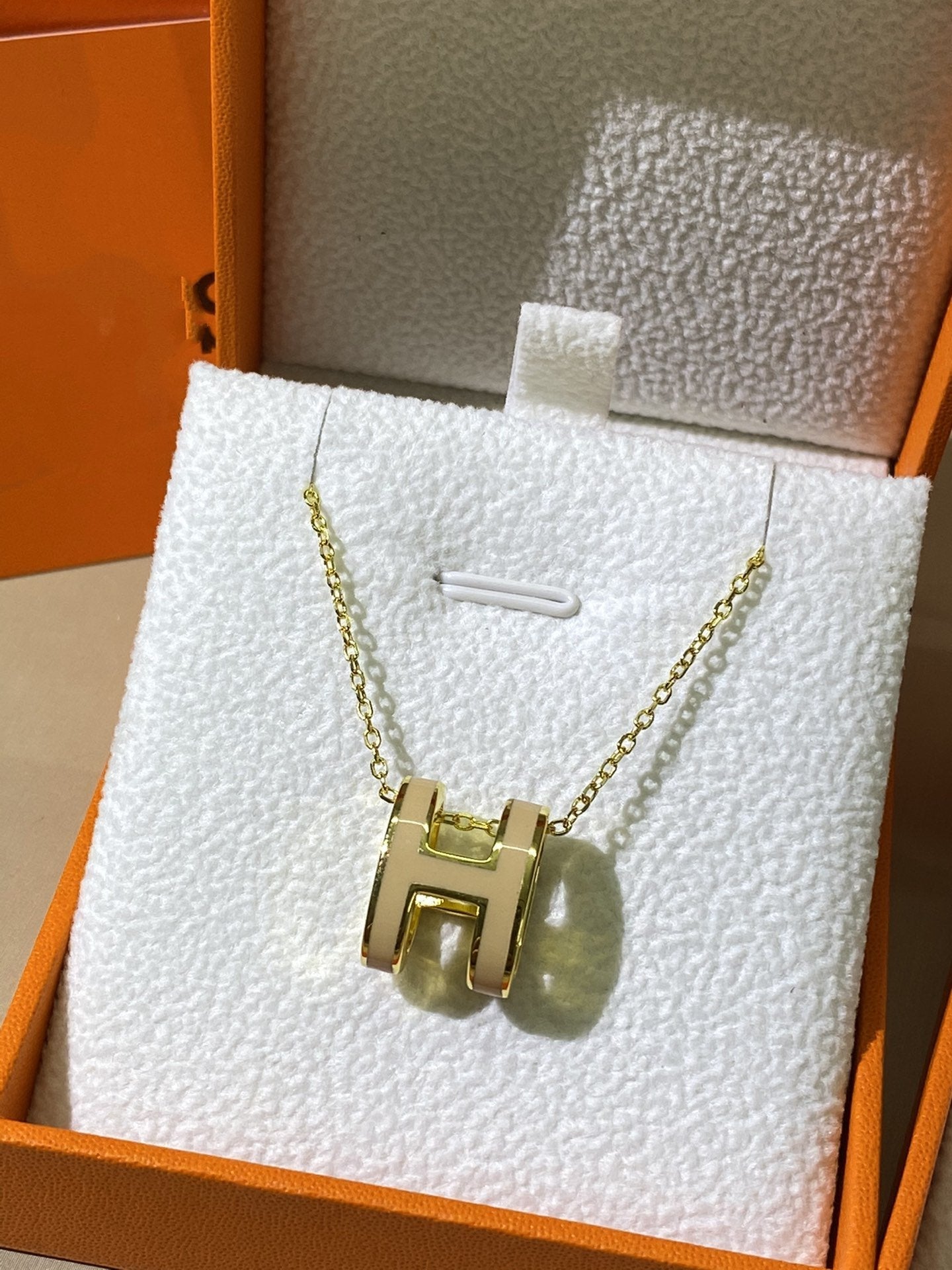 [Zalyn]HM CLIC YELLOW ENAMEL GOLD NECKLACE