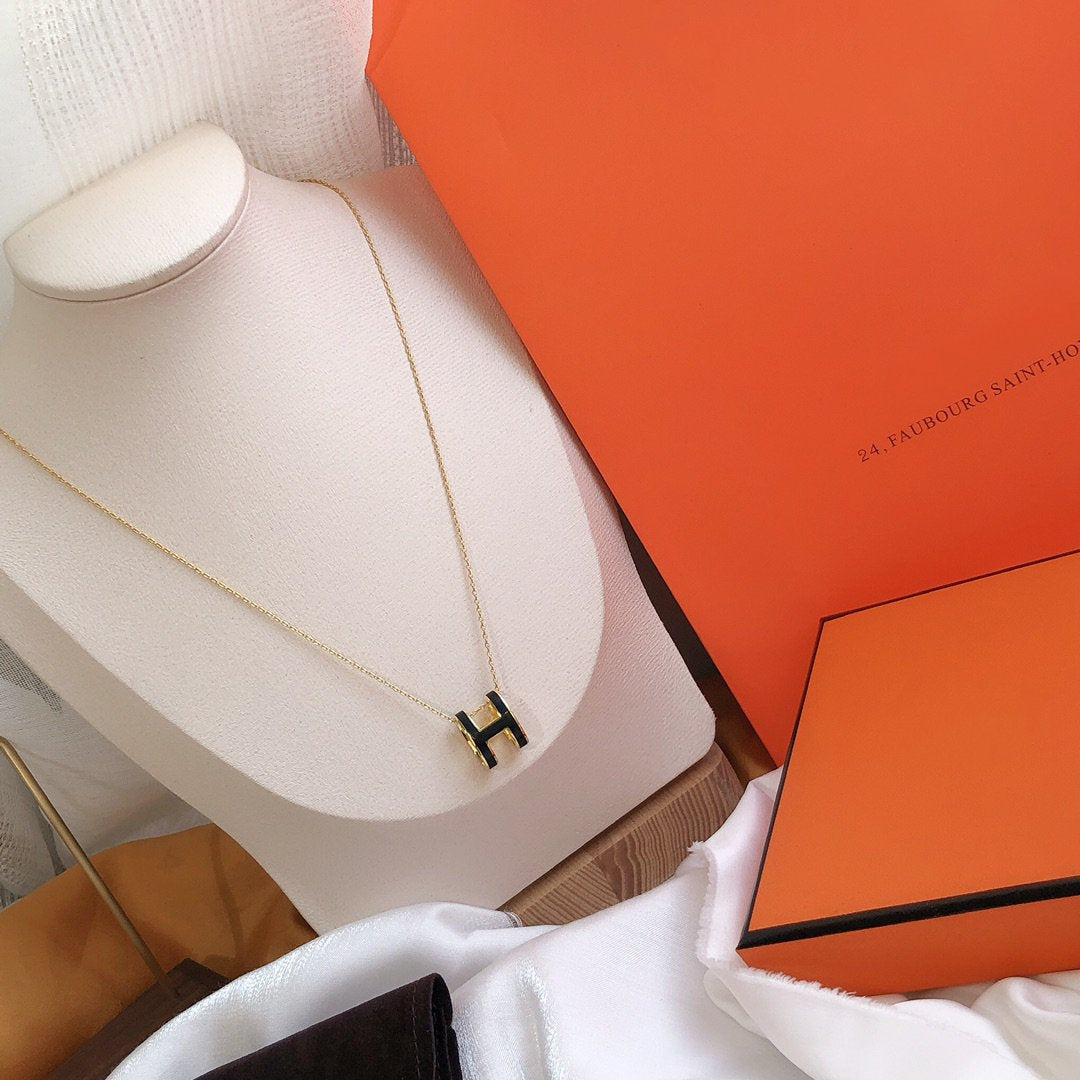 [Zalyn]HM CLIC BLACK ENAMEL GOLD NECKLACE