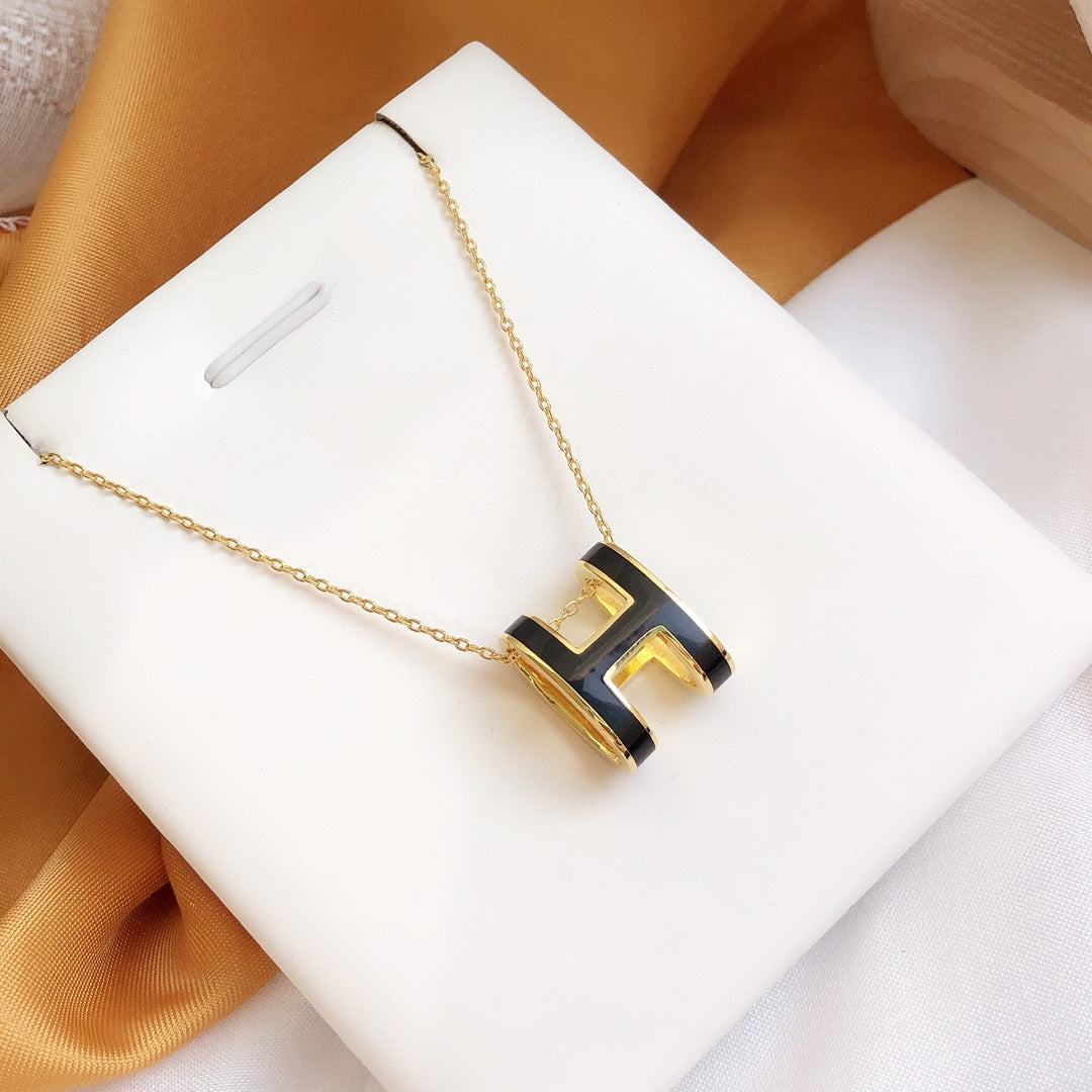 [Zalyn]HM CLIC BLACK ENAMEL GOLD NECKLACE