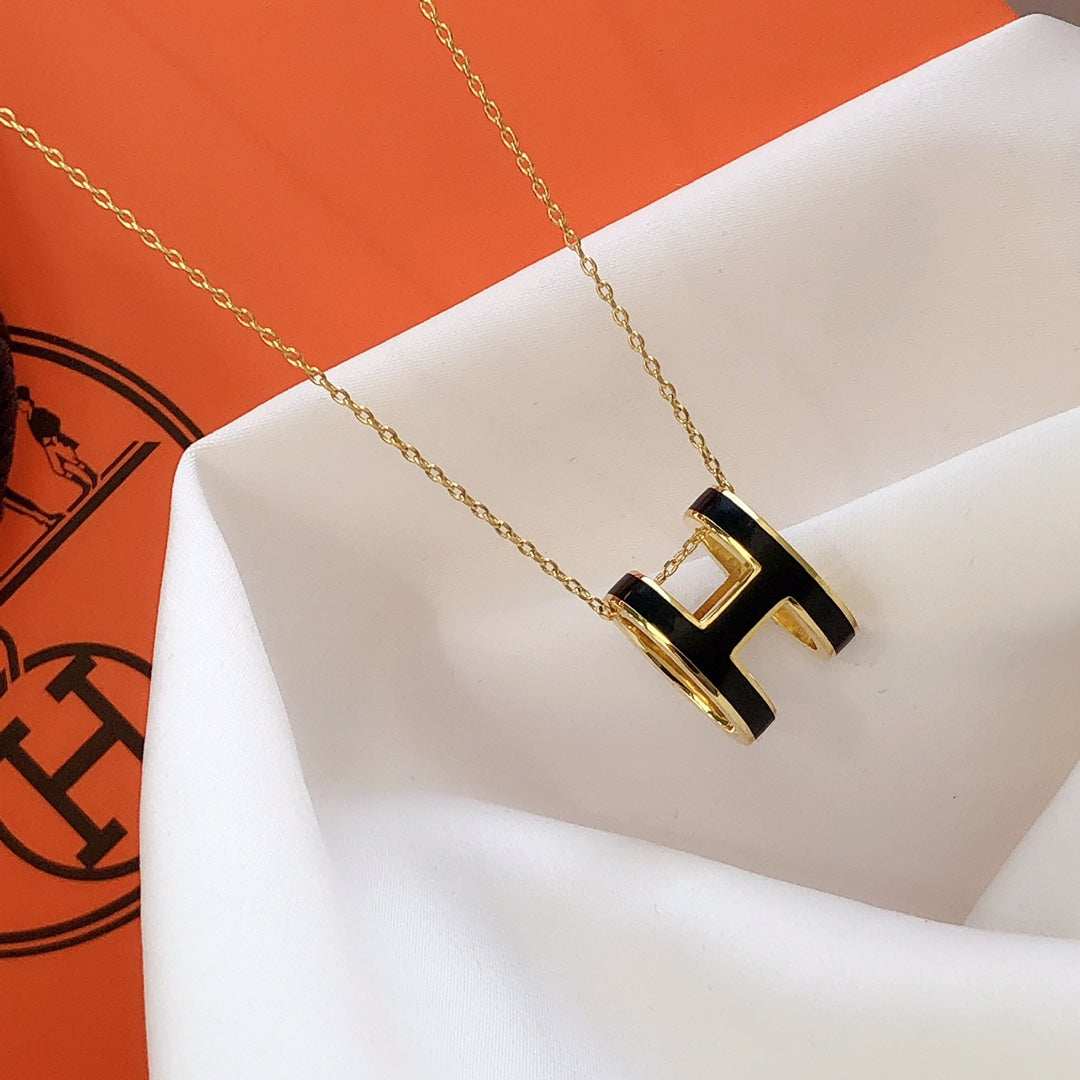 [Zalyn]HM CLIC BLACK ENAMEL GOLD NECKLACE