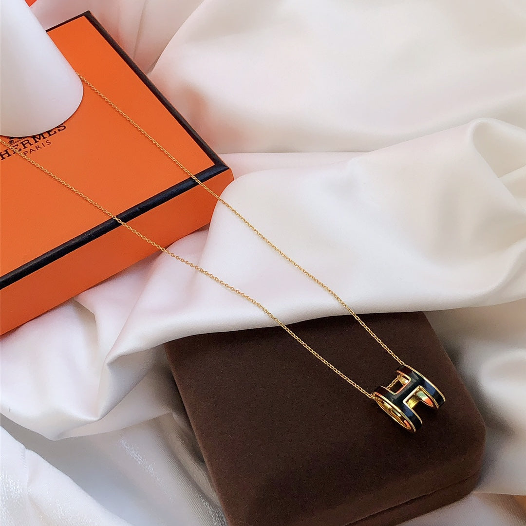 [Zalyn]HM CLIC BLACK ENAMEL GOLD NECKLACE