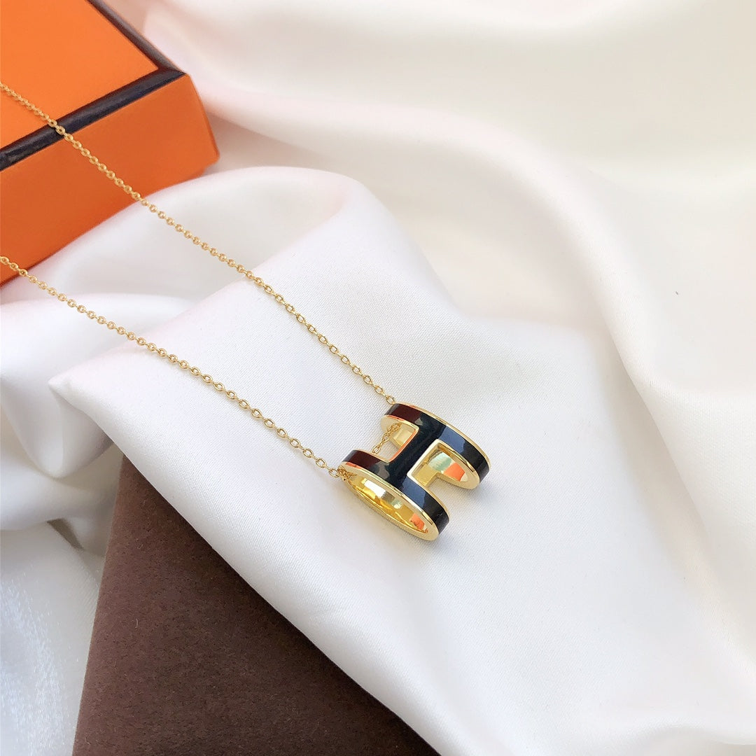 [Zalyn]HM CLIC BLACK ENAMEL GOLD NECKLACE