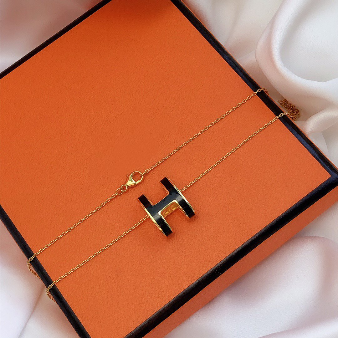 [Zalyn]HM CLIC BLACK ENAMEL GOLD NECKLACE