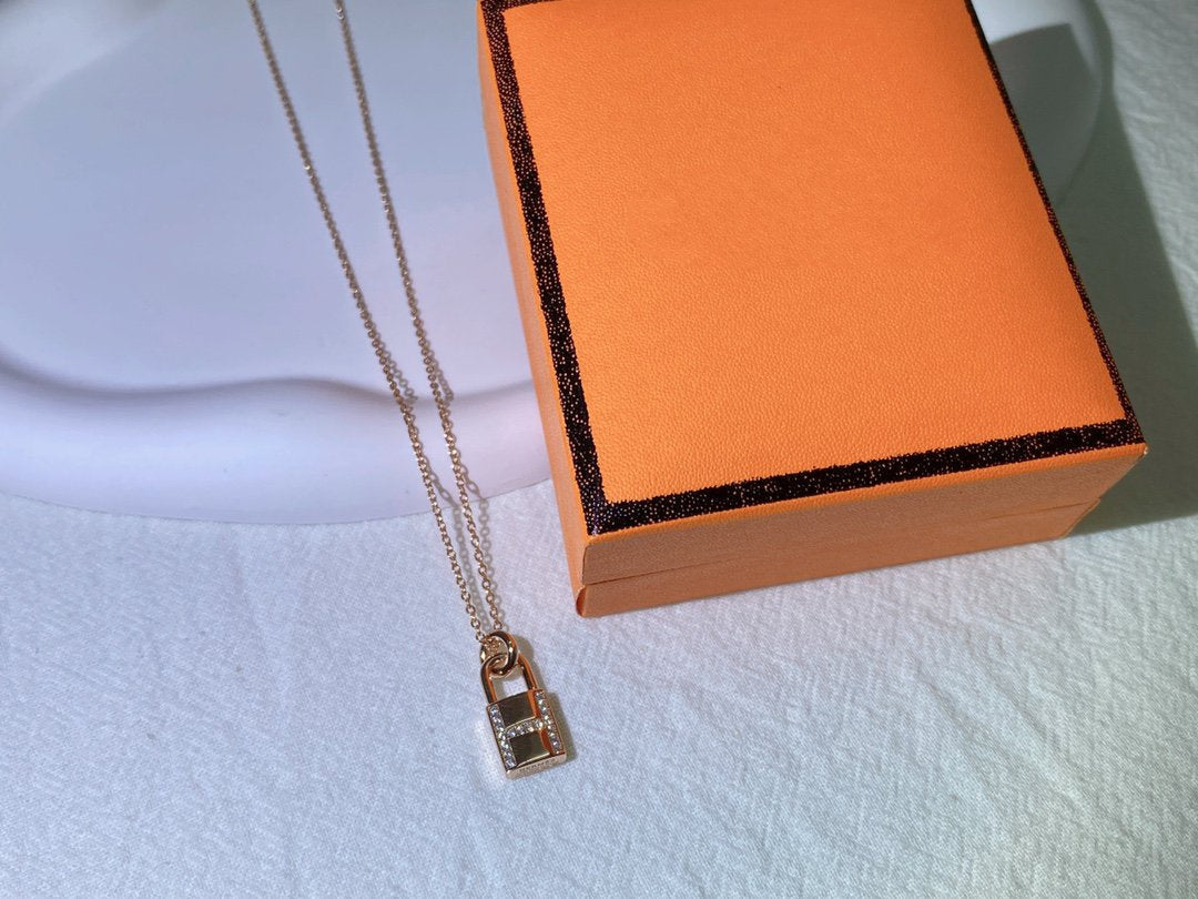 [Zalyn]HM ADVANCED NICHE LOCK HEAD NECKLACE DIAMONDS