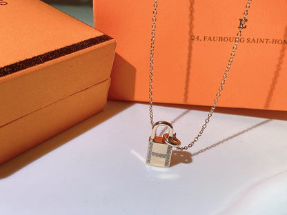 [Zalyn]HM ADVANCED NICHE LOCK HEAD NECKLACE DIAMONDS