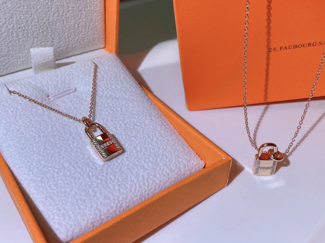[Zalyn]HM ADVANCED NICHE LOCK HEAD NECKLACE DIAMONDS