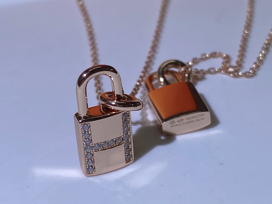 [Zalyn]HM ADVANCED NICHE LOCK HEAD NECKLACE DIAMONDS