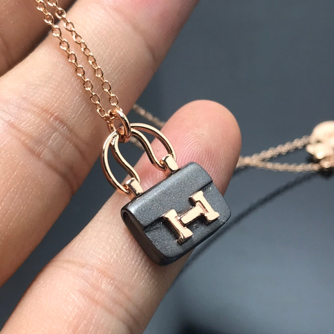 [Zalyn]WOMEN'S HM AMULETTES CONSTANCE PENDANT NECKLACE