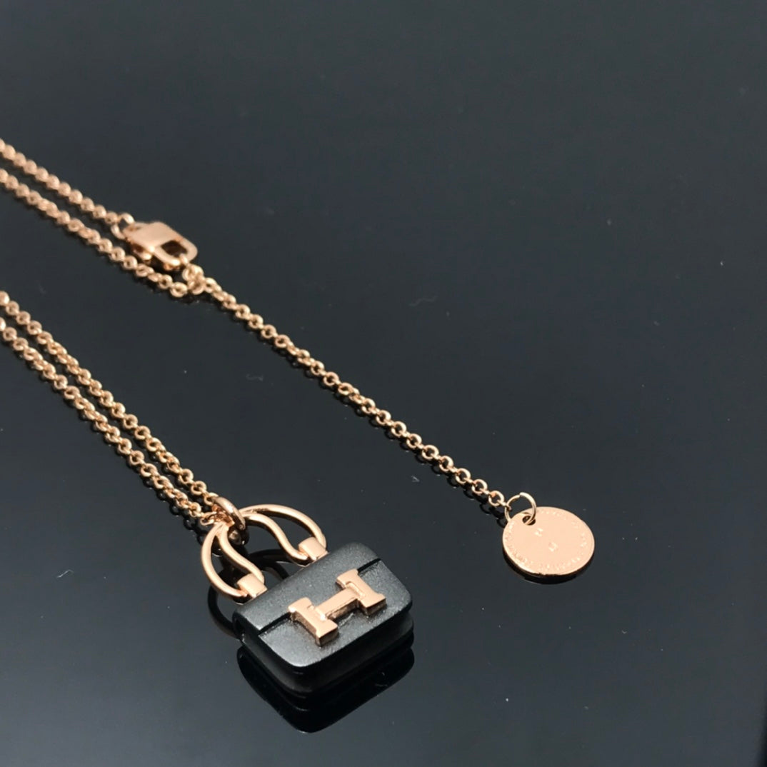 [Zalyn]WOMEN'S HM AMULETTES CONSTANCE PENDANT NECKLACE