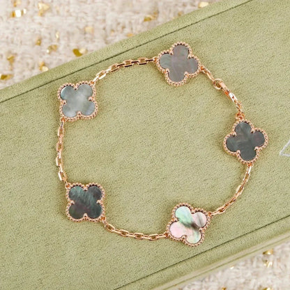 [Zalyn]LUCKY CLOVER 5-MOTIF BRACELET - GREY MOTHER-OF-PEARL COLLECTION