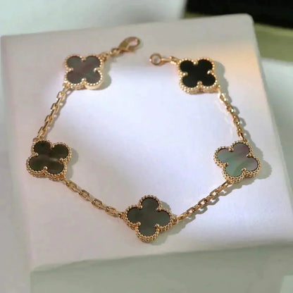 [Zalyn]LUCKY CLOVER 5-MOTIF BRACELET - GREY MOTHER-OF-PEARL COLLECTION