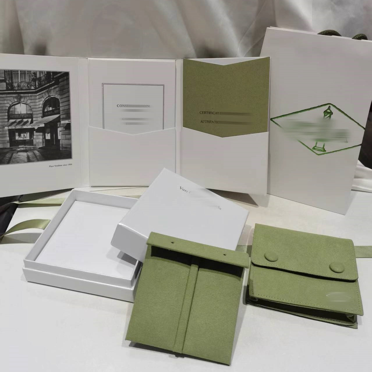 [Zalyn]CLOVER BRAND JEWELRY BOX