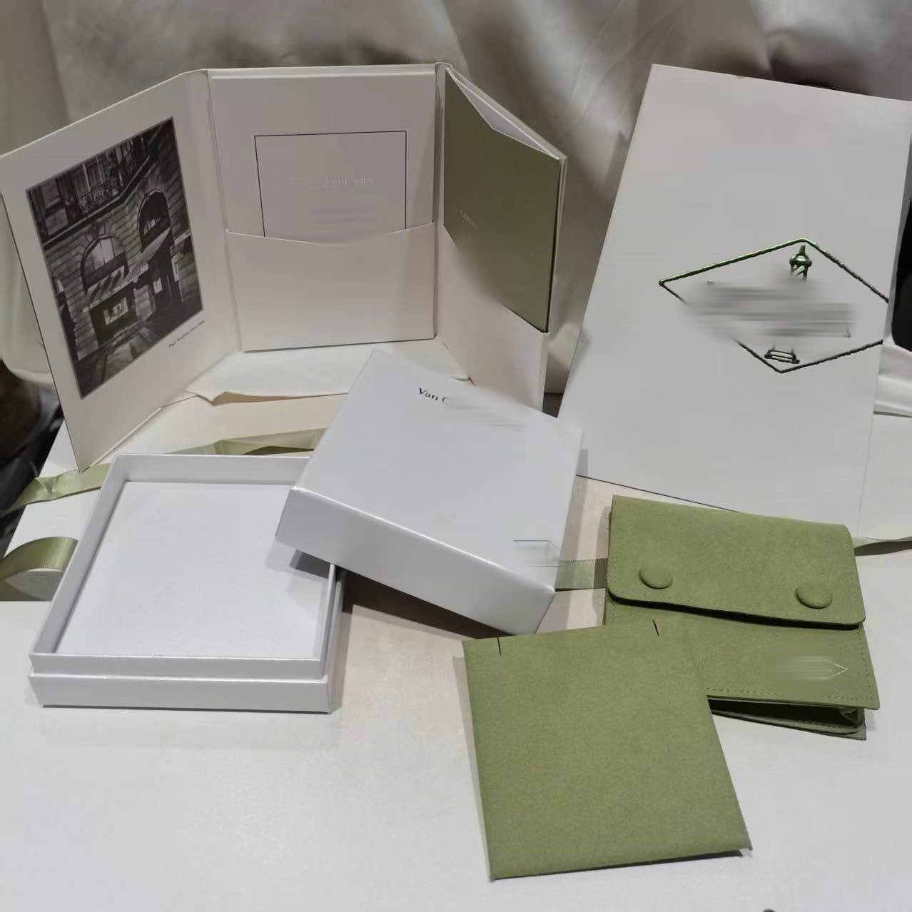 [Zalyn]CLOVER BRAND JEWELRY BOX