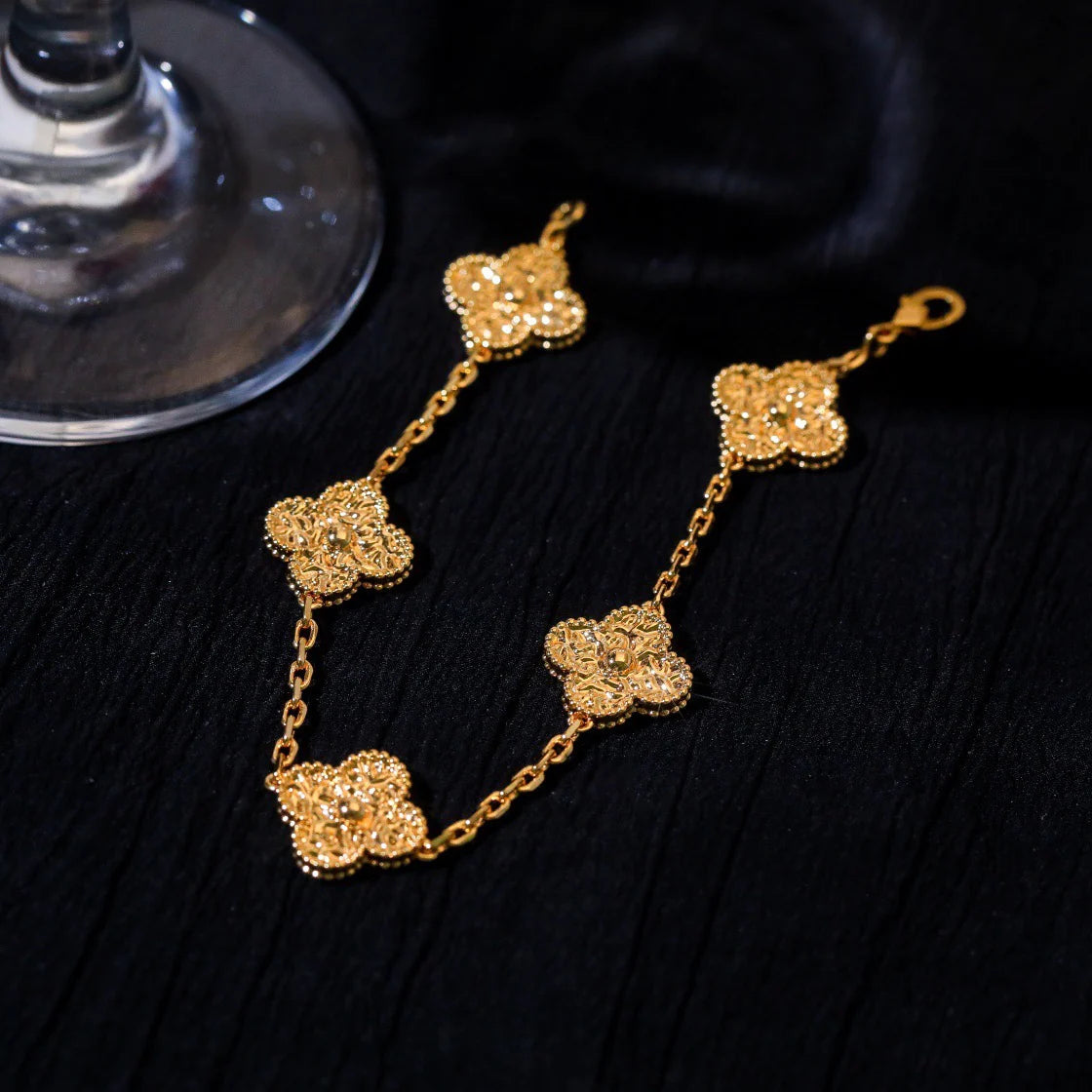 [Zalyn]LUCKY CLOVER 5-MOTIF BRACELET - BRONZING