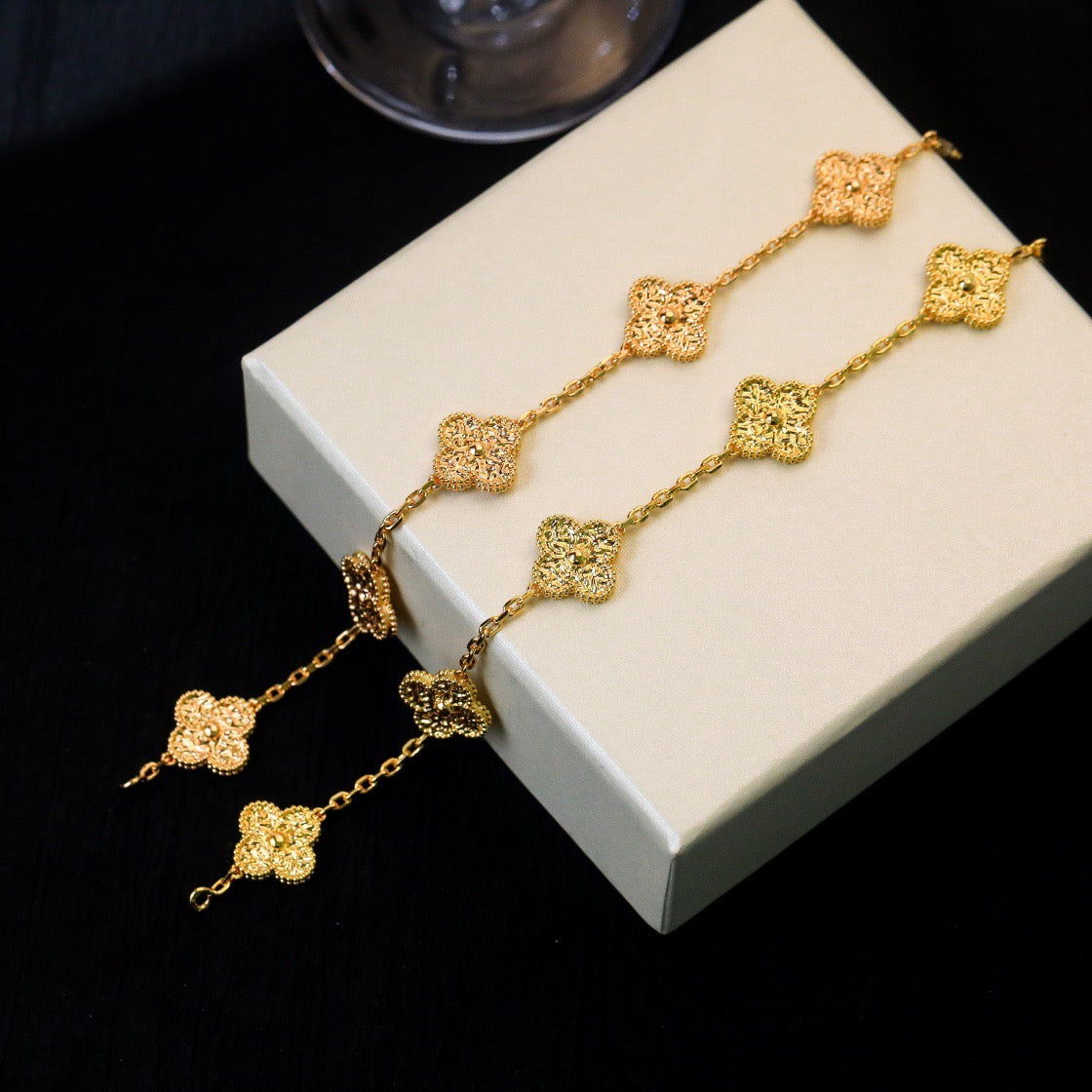 [Zalyn]LUCKY CLOVER 5-MOTIF BRACELET - BRONZING