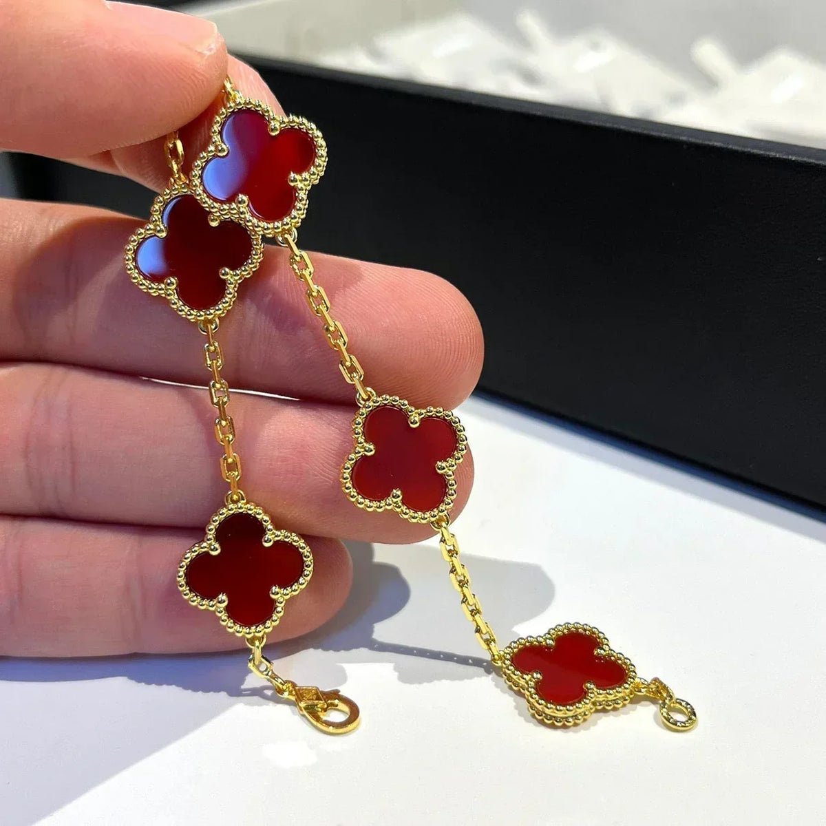 [Zalyn Jewelry ] CLOVER 5 MOTIF RED CORNELIAN BRACELET COLLECTION