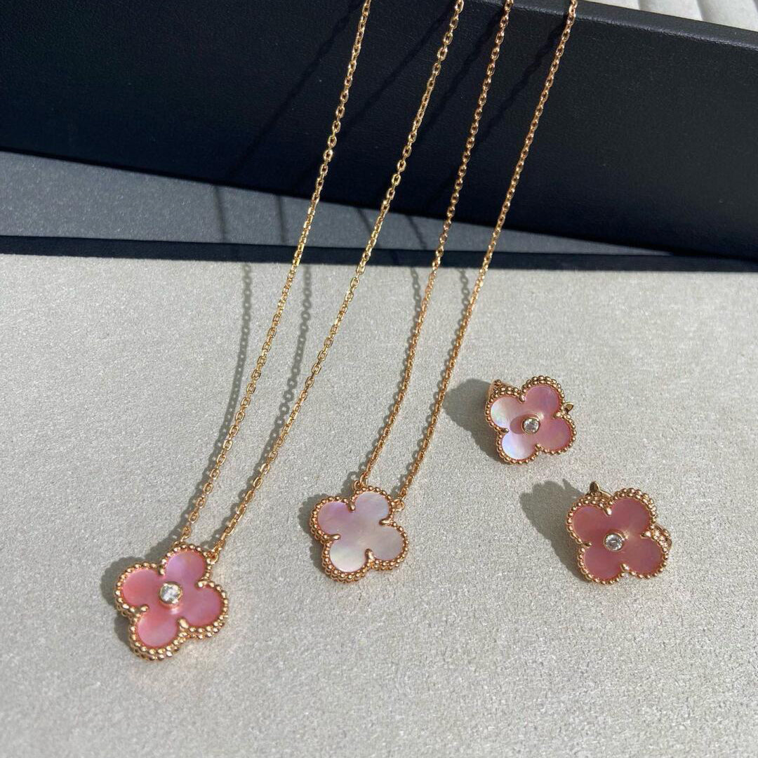 [Zalyn Jewelry ]CLOVER 15MM DIAMOND PINK MOP NECKLACE