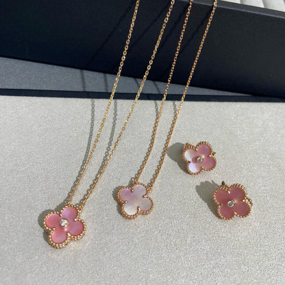 [Zalyn Jewelry ]CLOVER 15MM DIAMOND PINK MOP NECKLACE