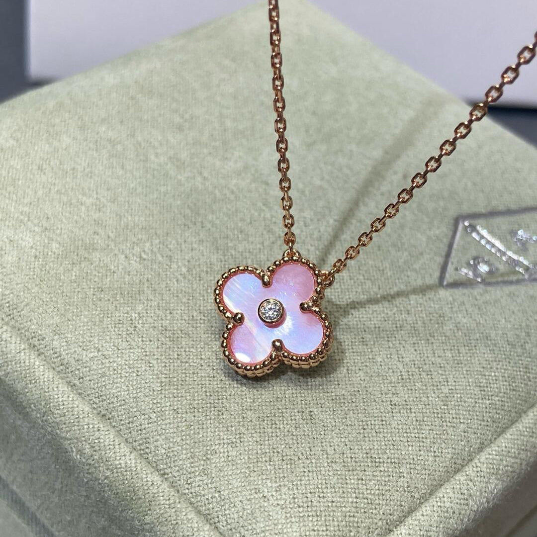 [Zalyn Jewelry ]CLOVER 15MM DIAMOND PINK MOP NECKLACE