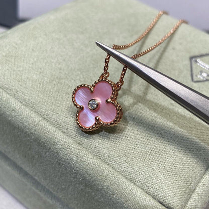 [Zalyn Jewelry ]CLOVER 15MM DIAMOND PINK MOP NECKLACE