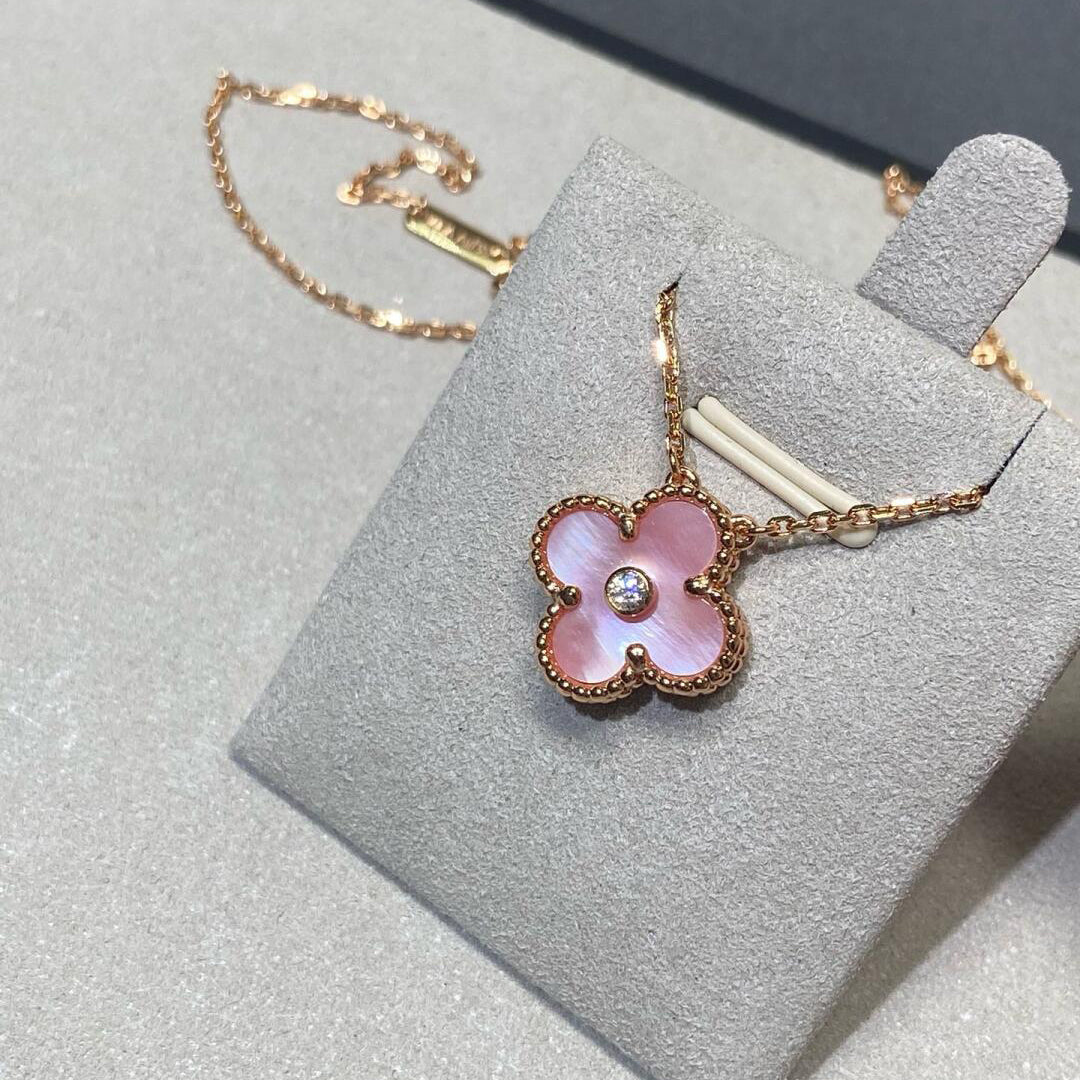 [Zalyn Jewelry ]CLOVER 15MM DIAMOND PINK MOP NECKLACE