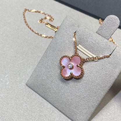 [Zalyn Jewelry ]CLOVER 15MM DIAMOND PINK MOP NECKLACE