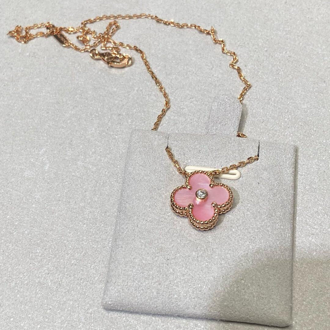 [Zalyn Jewelry ]CLOVER 15MM DIAMOND PINK MOP NECKLACE