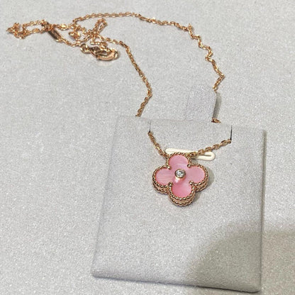 [Zalyn Jewelry ]CLOVER 15MM DIAMOND PINK MOP NECKLACE