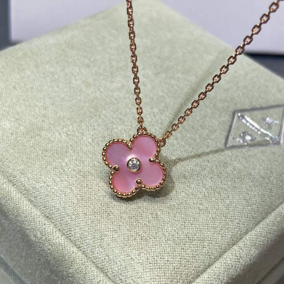 [Zalyn Jewelry ]CLOVER 15MM DIAMOND PINK MOP NECKLACE