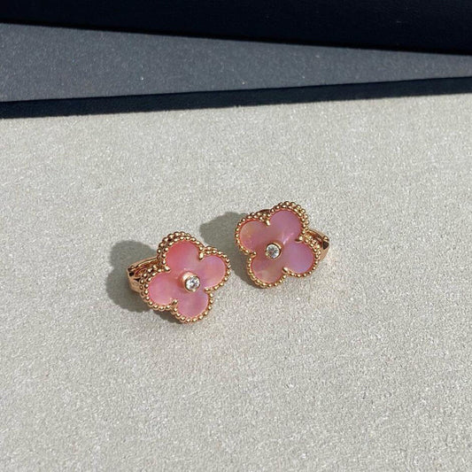 [Zalyn Jewelry ]CLOVER MEDIUM 1 DIAMOND PINK EARRINGS