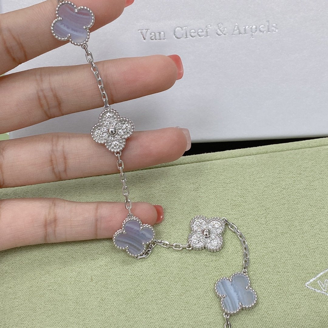 [Zalyn]LUCKY CLOVER 5-MOTIF BRACELET - PURPLE CHALCEDONY COLLECTION