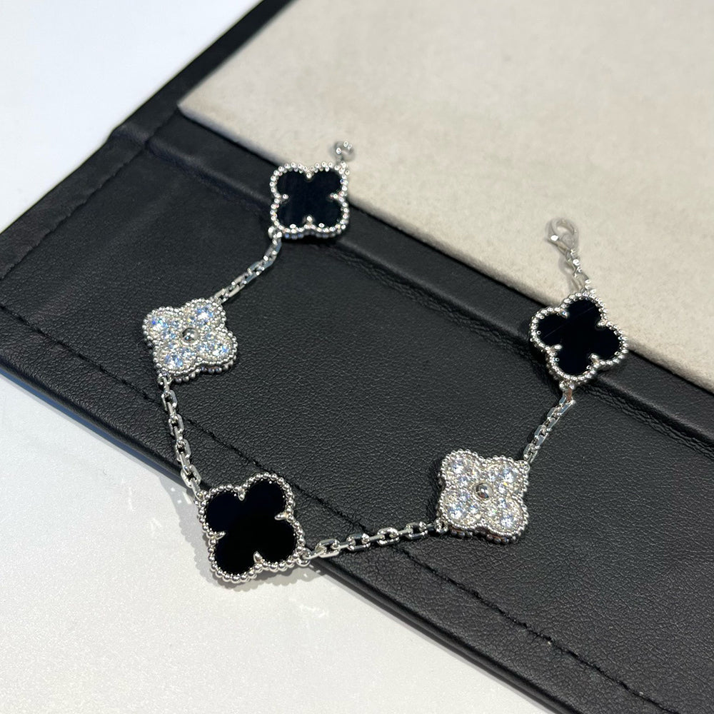 [Zalyn]LUCKY CLOVER 5-MOTIF BRACELET - BLACK OXNY COLLECTION