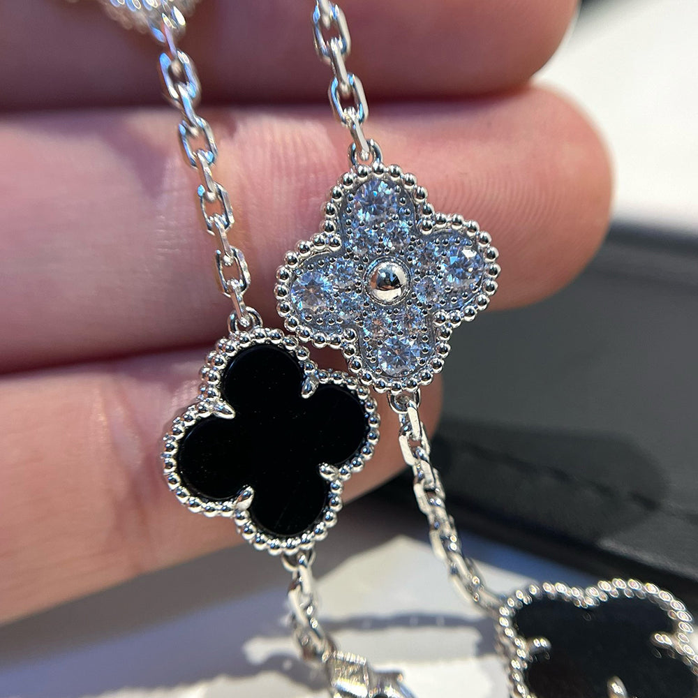 [Zalyn]LUCKY CLOVER 5-MOTIF BRACELET - BLACK OXNY COLLECTION