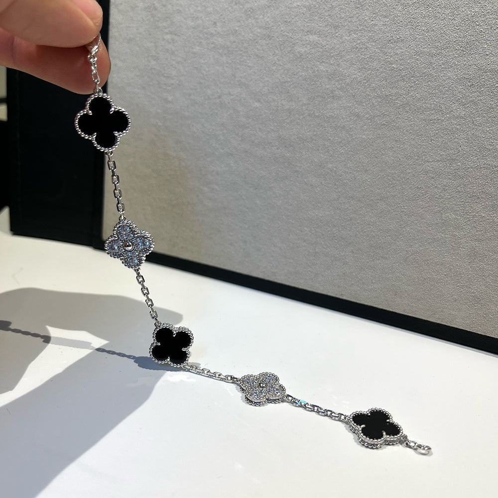 [Zalyn]LUCKY CLOVER 5-MOTIF BRACELET - BLACK OXNY COLLECTION