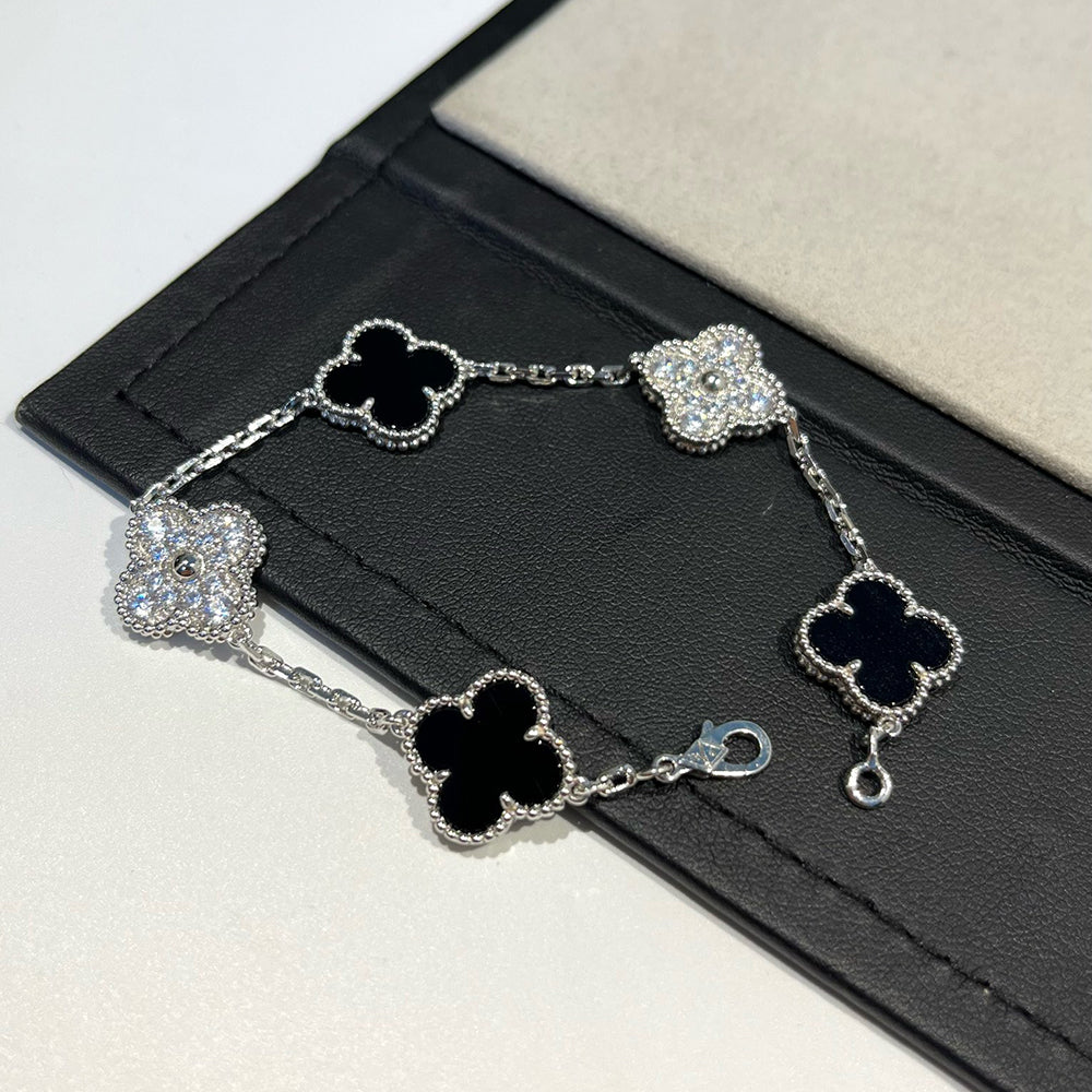 [Zalyn]LUCKY CLOVER 5-MOTIF BRACELET - BLACK OXNY COLLECTION