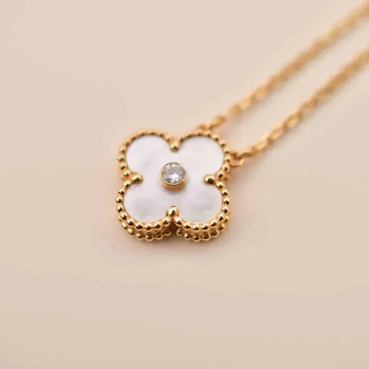 [Zalyn Jewelry ]CLOVER 15MM DIAMOND WHITE FRITILLARIA NECKLACE