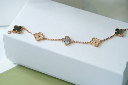 [Zalyn]LUCKY CLOVER 5-MOTIF BRACELET - GREY MOTHER-OF-PEARL COLLECTION